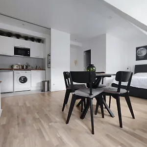  Appartement Rue De Berri - 8 France